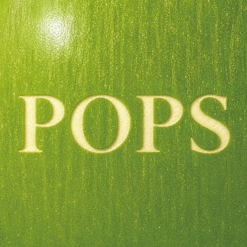 Portada del álbum POPS de Mrs. GREEN APPLE: la palabra POPS grabada sobre una textura verde brillante